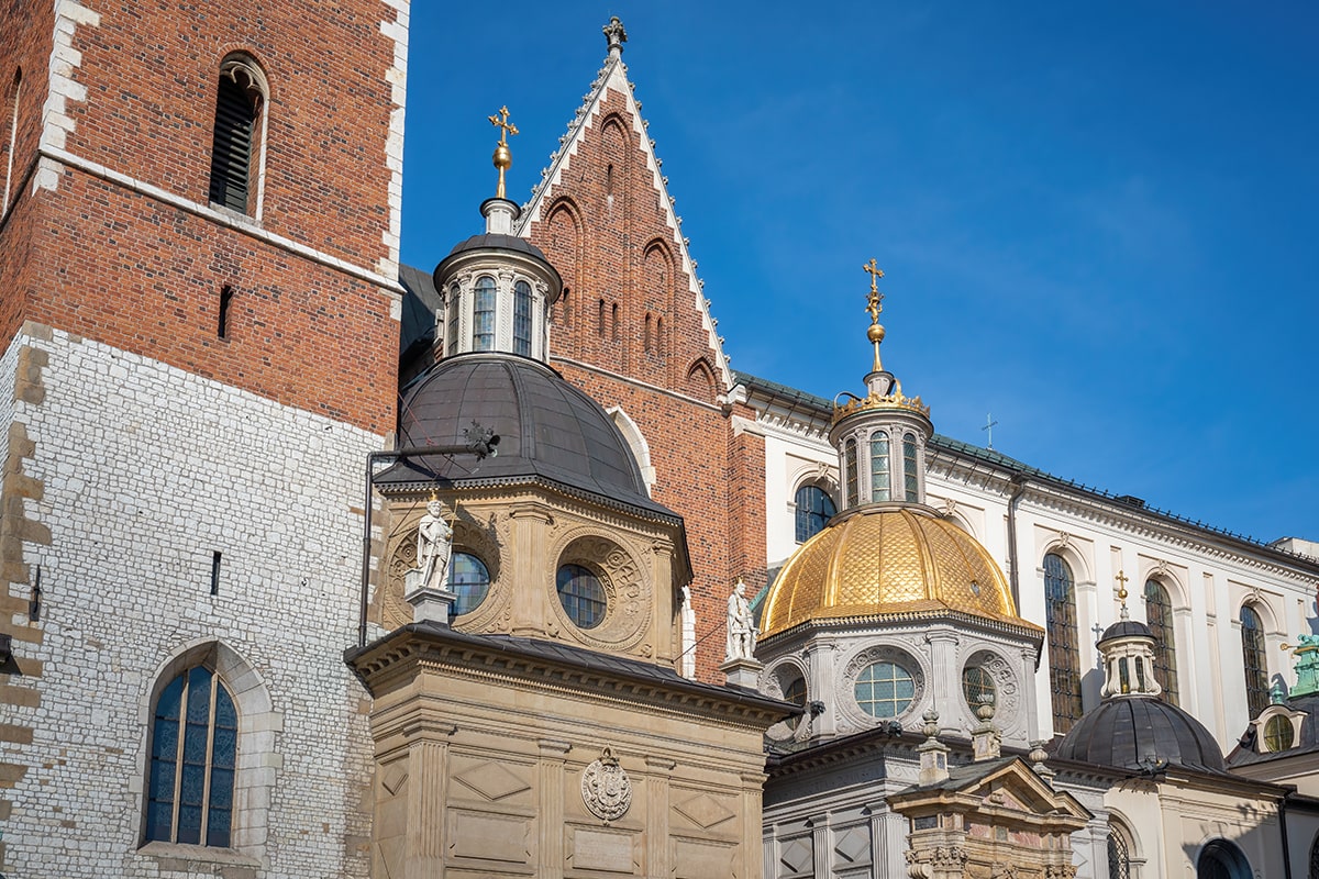 Exploring the Gothic and Renaissance Architecture of Wawel Castle