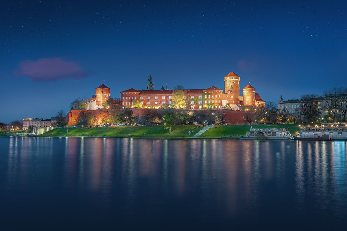 Top Photo Spots Around Wawel Castle and the Vistula River