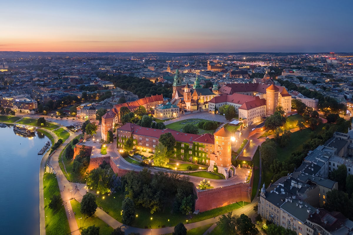 Wawel Cathedral vs. St. Mary’s Basilica: Which Should You Visit First?