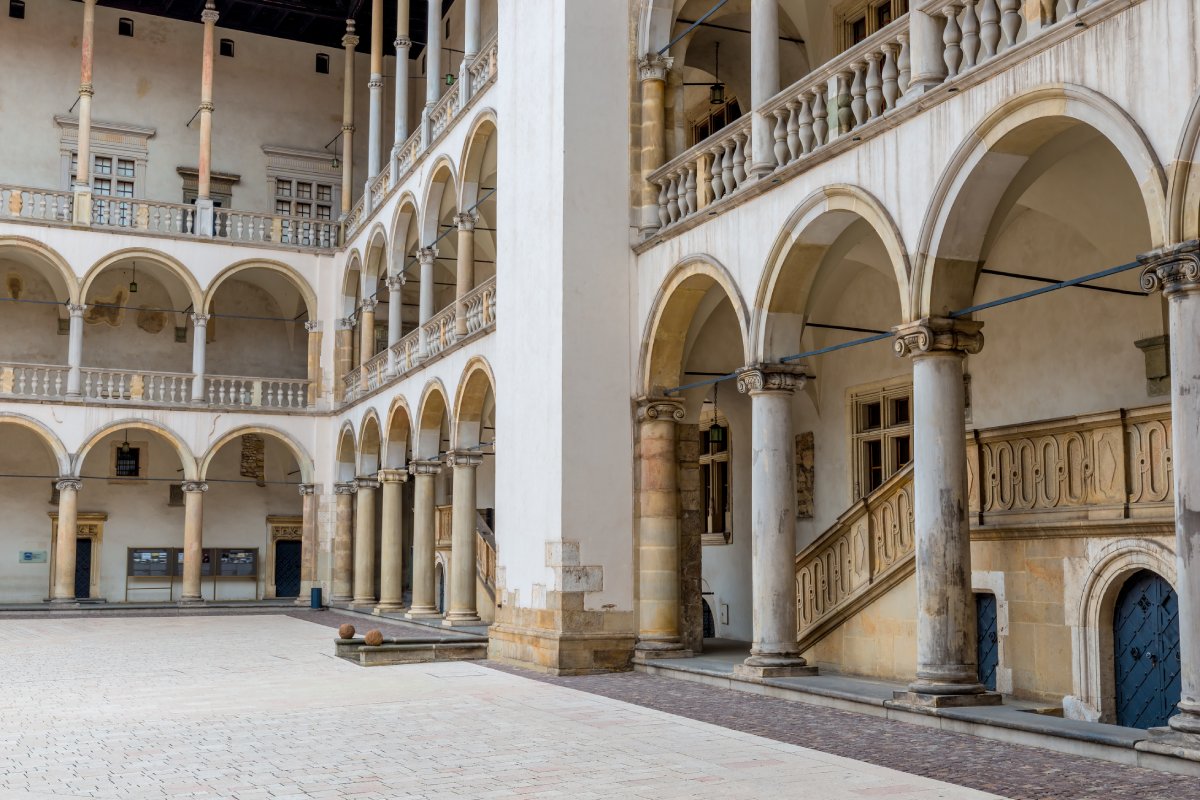 Choosing Your Experience: A Guide to Wawel Castle’s State Rooms, Treasury, and Armory