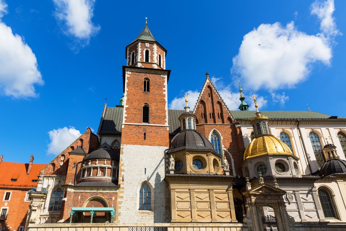 The Prophecy of the Hanging Bones: Wawel Cathedral’s Prehistoric Guardians