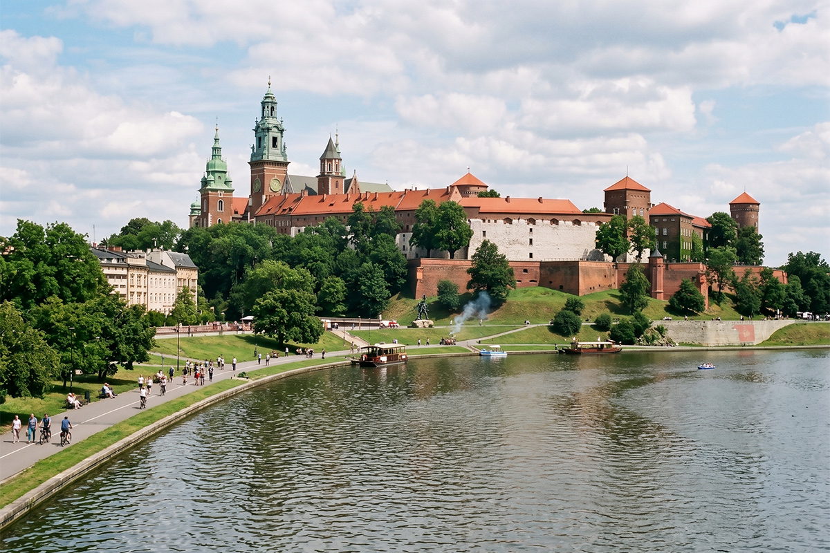 Exploring Wawel Castle: A Comprehensive Visitor\'s Guide